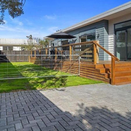 Recline On Leo Villa Waihi Exterior photo