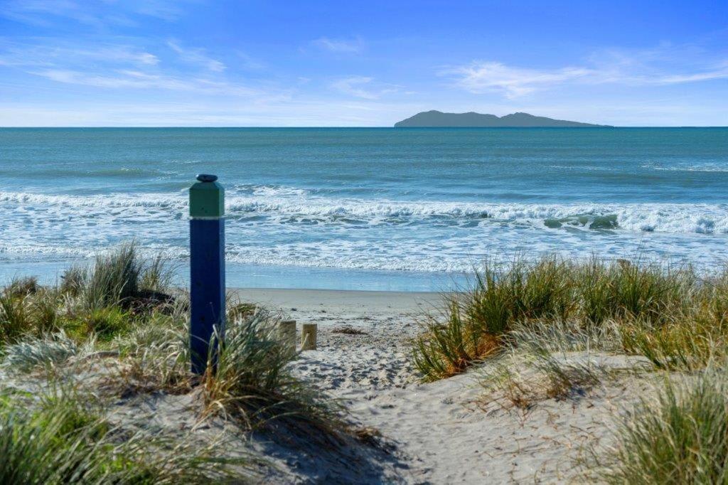 Recline On Leo Villa Waihi Exterior photo