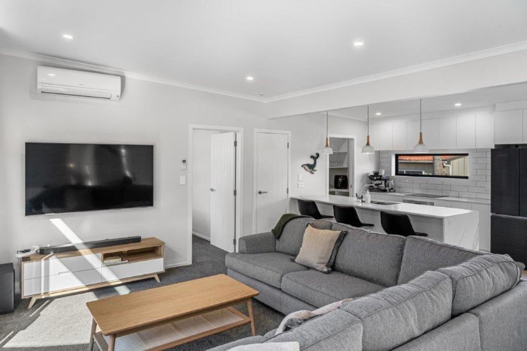 Recline On Leo Villa Waihi Exterior photo