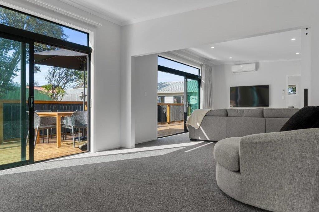 Recline On Leo Villa Waihi Exterior photo