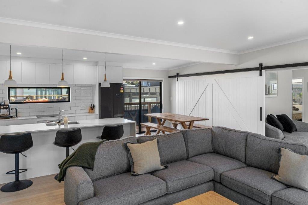 Recline On Leo Villa Waihi Exterior photo