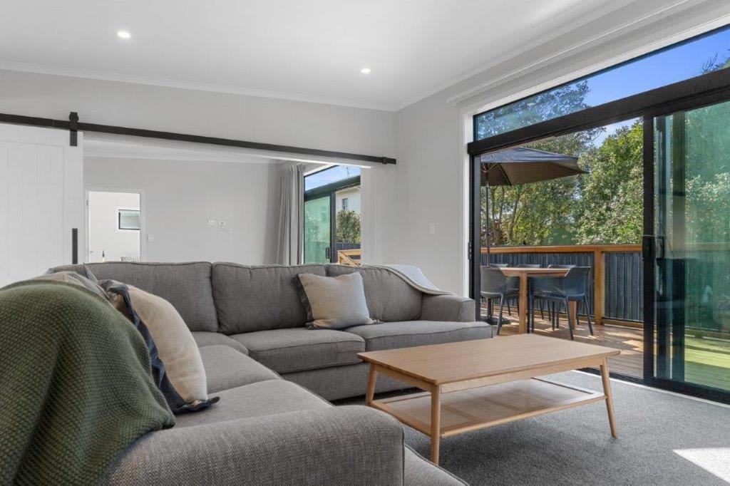 Recline On Leo Villa Waihi Exterior photo