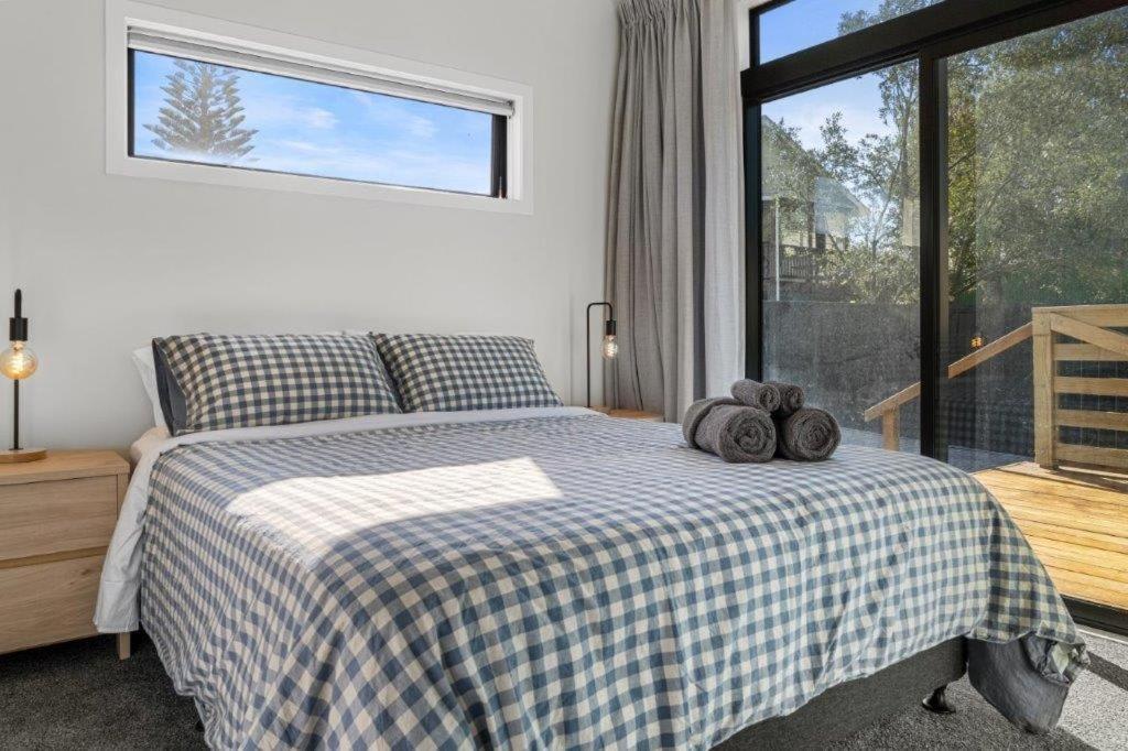 Recline On Leo Villa Waihi Exterior photo