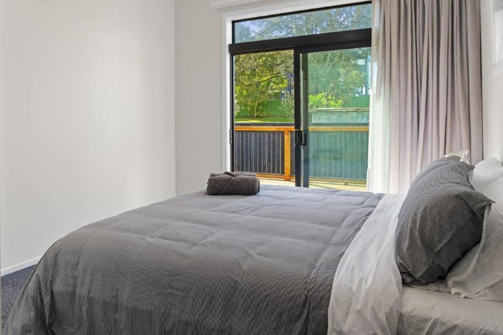 Recline On Leo Villa Waihi Exterior photo